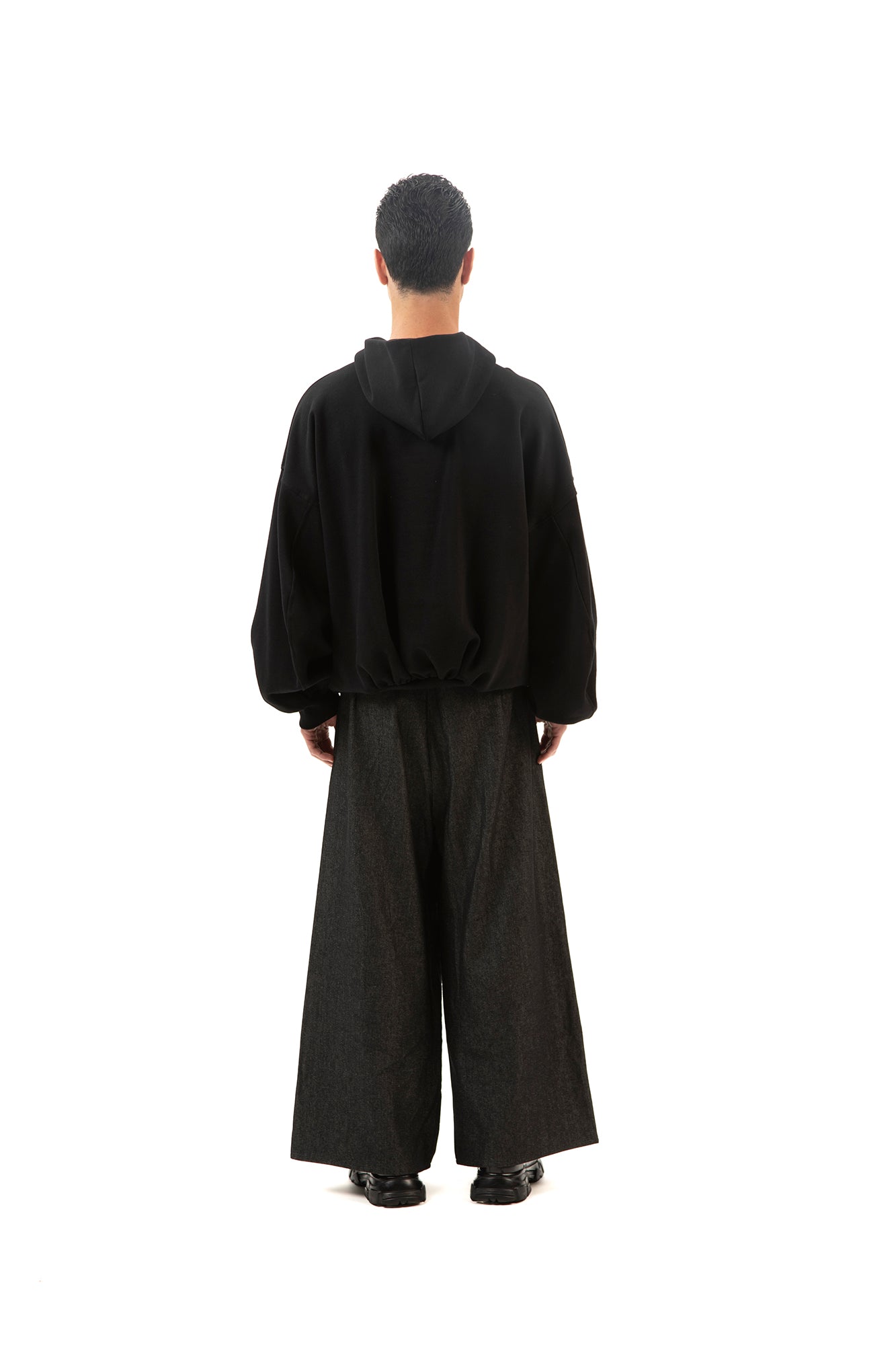 SWEAT À CAPUCHE NOIR URCO