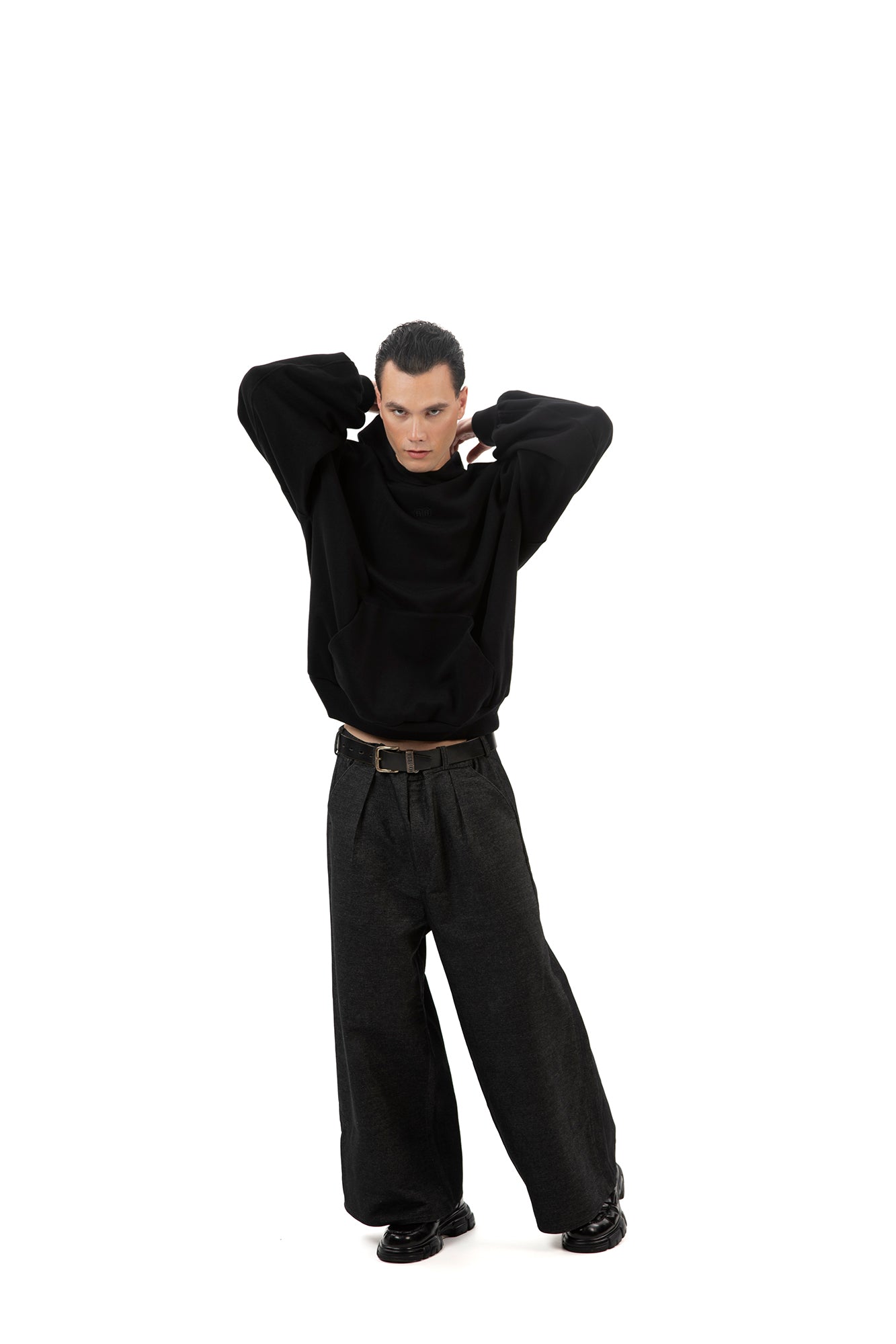 SWEAT À CAPUCHE NOIR URCO